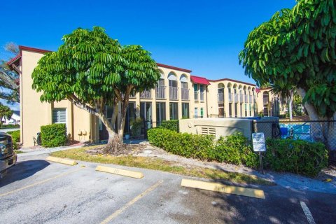 Condo in Vero Beach, Florida, 2 bedrooms  № 2088126 - photo 5