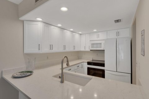 Condo in Vero Beach, Florida, 2 bedrooms  № 2088126 - photo 14
