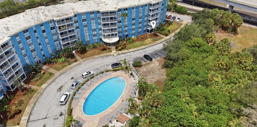Condo à Saint Petersburg, Floride, 2 chambres  № 2203004