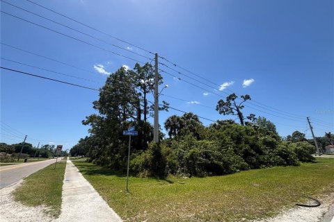 Terreno en venta en North Port, Florida № 2236237 - foto 2