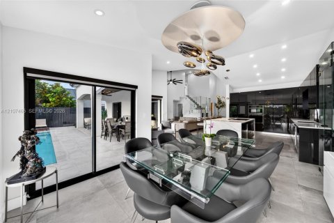 Villa ou maison à vendre à Miami, Floride: 5 chambres, 193.89 m2 № 2418036 - photo 25