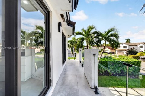 Villa ou maison à vendre à Miami, Floride: 5 chambres, 193.89 m2 № 2418036 - photo 30