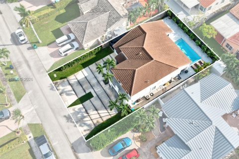 Villa ou maison à vendre à Miami, Floride: 5 chambres, 193.89 m2 № 2418036 - photo 6