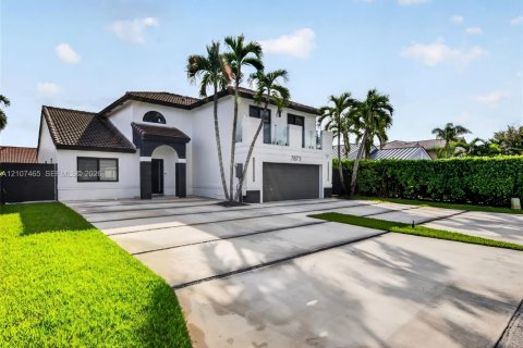 Villa ou maison à vendre à Miami, Floride: 5 chambres, 193.89 m2 № 2418036 - photo 2