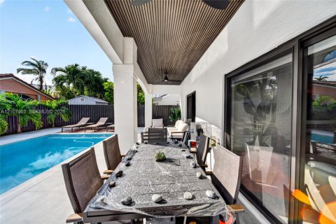 Villa ou maison à vendre à Miami, Floride: 5 chambres, 193.89 m2 № 2418036 - photo 13