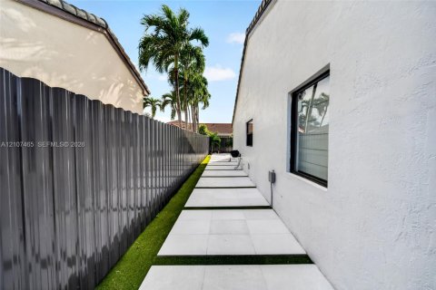 Villa ou maison à vendre à Miami, Floride: 5 chambres, 193.89 m2 № 2418036 - photo 14