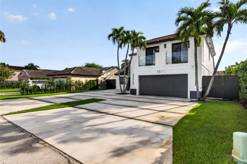 Villa ou maison à vendre à Miami, Floride: 5 chambres, 193.89 m2 № 2418036 - photo 3
