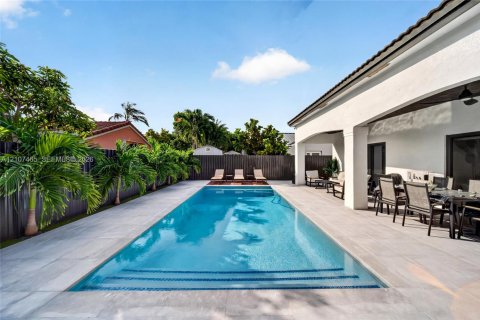 Villa ou maison à vendre à Miami, Floride: 5 chambres, 193.89 m2 № 2418036 - photo 12