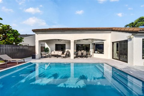Villa ou maison à vendre à Miami, Floride: 5 chambres, 193.89 m2 № 2418036 - photo 8