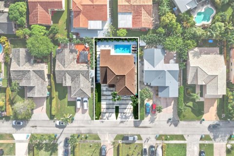 Villa ou maison à vendre à Miami, Floride: 5 chambres, 193.89 m2 № 2418036 - photo 5
