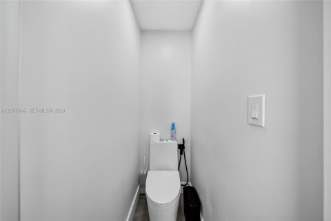 Villa ou maison à vendre à Miami, Floride: 5 chambres, 193.89 m2 № 2418036 - photo 19