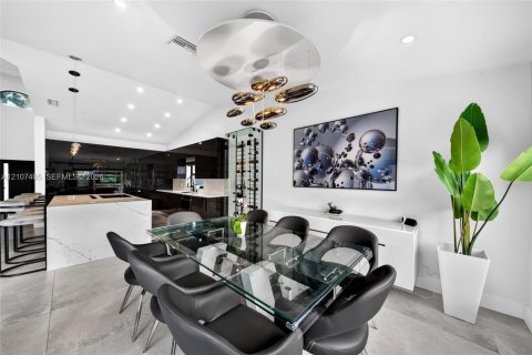 Villa ou maison à vendre à Miami, Floride: 5 chambres, 193.89 m2 № 2418036 - photo 24