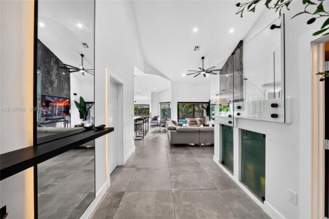 Villa ou maison à vendre à Miami, Floride: 5 chambres, 193.89 m2 № 2418036 - photo 17