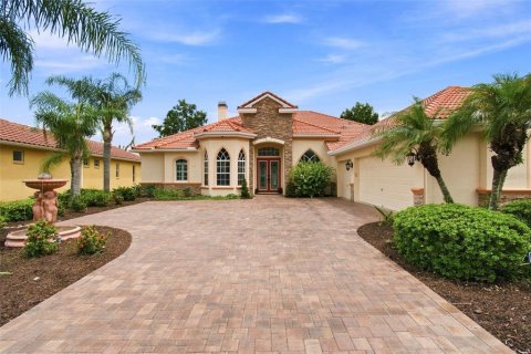 House in Brooksville, Florida 4 bedrooms, 252.04 sq.m. № 2322277 - photo 2