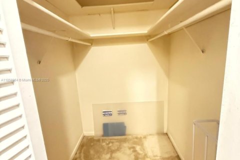 Condo in Hollywood, Florida, 1 bedroom  № 1888416 - photo 10