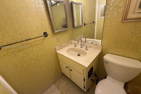 Condo in Hollywood, Florida, 1 bedroom  № 1888416 - photo 11