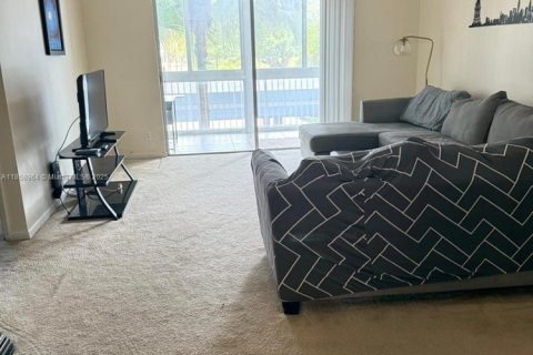 Condo in Hollywood, Florida, 1 bedroom  № 1888416 - photo 5