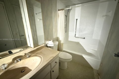 Condo in Hollywood, Florida, 1 bedroom  № 1888416 - photo 9