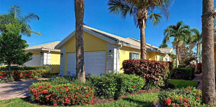 House in Venice, Florida 2 bedrooms, 143.16 sq.m. № 1893599