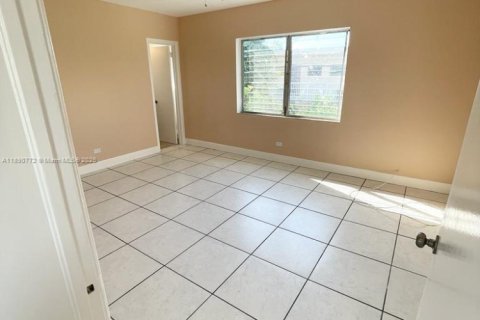 Appartement à louer à Miami Beach, Floride: 1 chambre, 60.39 m2 № 1943643 - photo 2