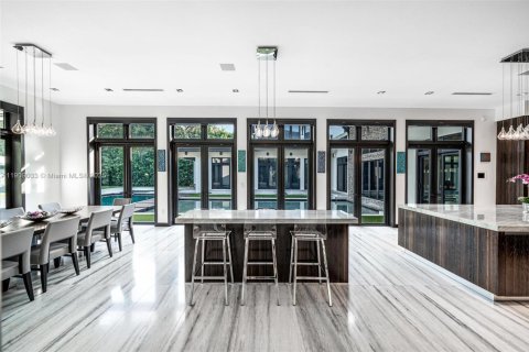 House in Pinecrest, Florida 7 bedrooms, 1049.8 sq.m. № 1964402 - photo 15