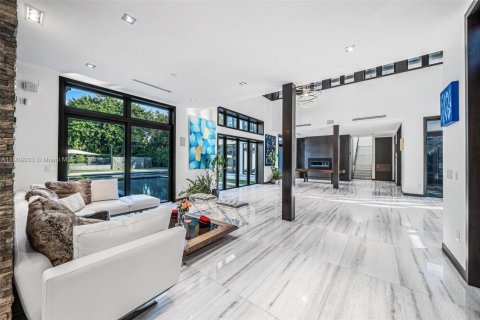 House in Pinecrest, Florida 7 bedrooms, 1049.8 sq.m. № 1964402 - photo 7
