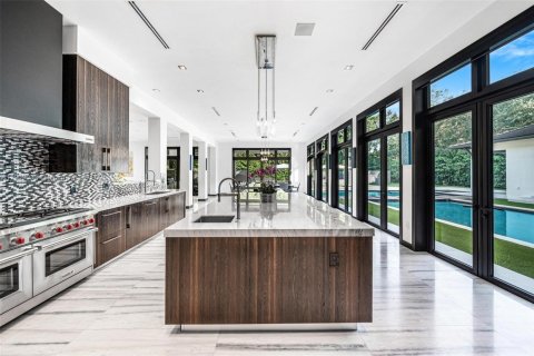 House in Pinecrest, Florida 7 bedrooms, 1049.8 sq.m. № 1964402 - photo 11