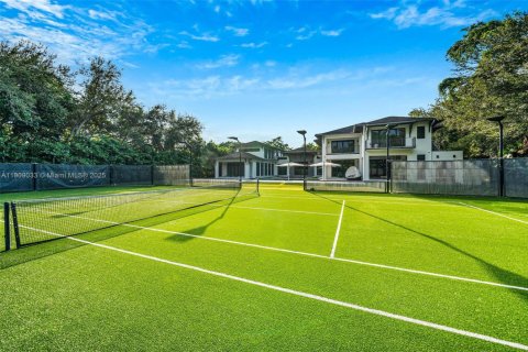 House in Pinecrest, Florida 7 bedrooms, 1049.8 sq.m. № 1964402 - photo 23