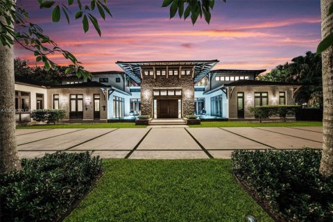 House in Pinecrest, Florida 7 bedrooms, 1049.8 sq.m. № 1964402 - photo 1