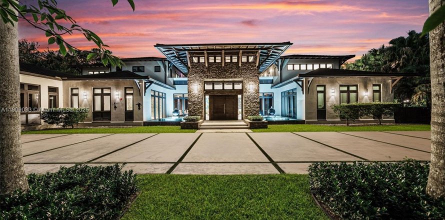 House in Pinecrest, Florida 7 bedrooms, 1049.8 sq.m. № 1964402