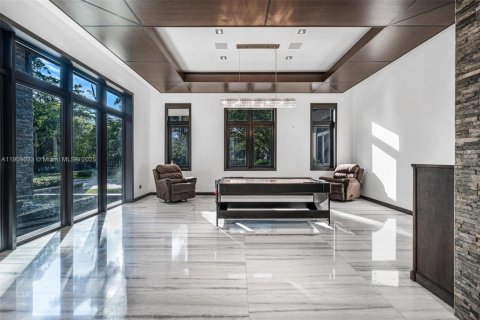 House in Pinecrest, Florida 7 bedrooms, 1049.8 sq.m. № 1964402 - photo 9