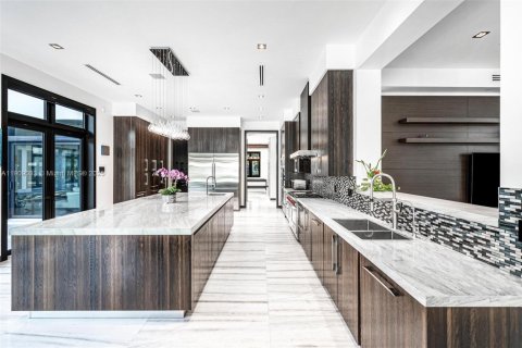 House in Pinecrest, Florida 7 bedrooms, 1049.8 sq.m. № 1964402 - photo 14