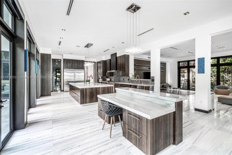 House in Pinecrest, Florida 7 bedrooms, 1049.8 sq.m. № 1964402 - photo 13