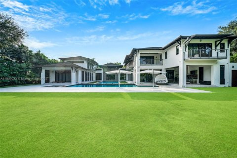 House in Pinecrest, Florida 7 bedrooms, 1049.8 sq.m. № 1964402 - photo 21