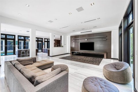 House in Pinecrest, Florida 7 bedrooms, 1049.8 sq.m. № 1964402 - photo 16