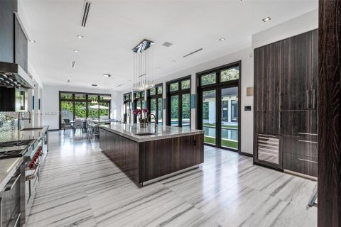 House in Pinecrest, Florida 7 bedrooms, 1049.8 sq.m. № 1964402 - photo 10