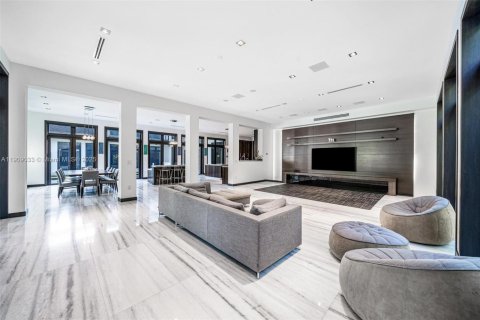 House in Pinecrest, Florida 7 bedrooms, 1049.8 sq.m. № 1964402 - photo 17