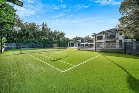 House in Pinecrest, Florida 7 bedrooms, 1049.8 sq.m. № 1964402 - photo 22