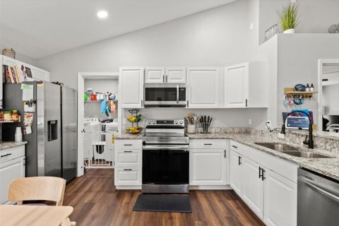 Casa en venta en Deltona, Florida, 3 dormitorios, 139.73 m2 № 1842171 - foto 10