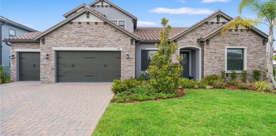 House in Odessa, Florida 4 bedrooms, 351.64 sq.m. № 2148853