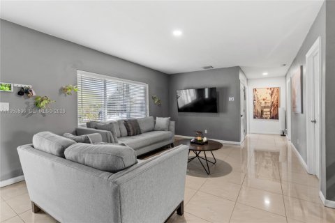 Villa ou maison à louer à Miami, Floride: 3 chambres, 136.1 m2 № 2010870 - photo 7