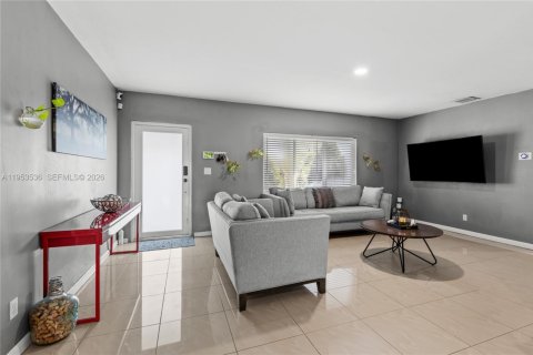 Villa ou maison à louer à Miami, Floride: 3 chambres, 136.1 m2 № 2010870 - photo 5