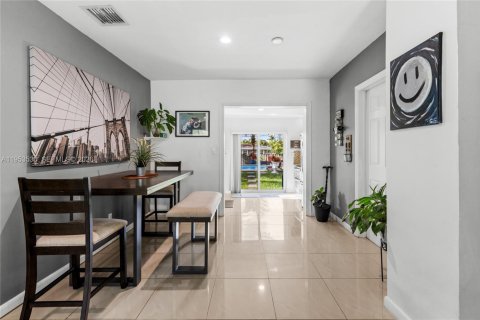 Villa ou maison à louer à Miami, Floride: 3 chambres, 136.1 m2 № 2010870 - photo 10