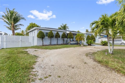 Villa ou maison à louer à Miami, Floride: 3 chambres, 136.1 m2 № 2010870 - photo 2