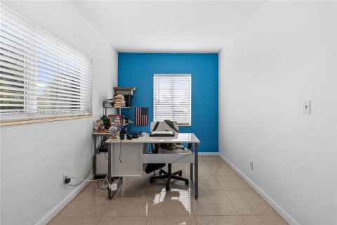 Villa ou maison à louer à Miami, Floride: 3 chambres, 136.1 m2 № 2010870 - photo 19