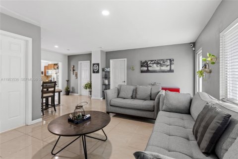 Villa ou maison à louer à Miami, Floride: 3 chambres, 136.1 m2 № 2010870 - photo 11