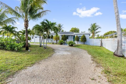 Villa ou maison à louer à Miami, Floride: 3 chambres, 136.1 m2 № 2010870 - photo 1