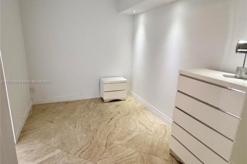 Condo in Miami Beach, Florida, 1 bedroom  № 1977423 - photo 11