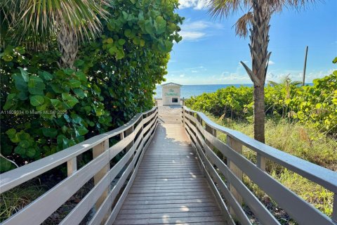 Condo in Miami Beach, Florida, 1 bedroom  № 1977423 - photo 14