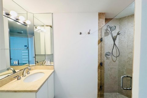 Condo in Miami Beach, Florida, 1 bedroom  № 1977423 - photo 12